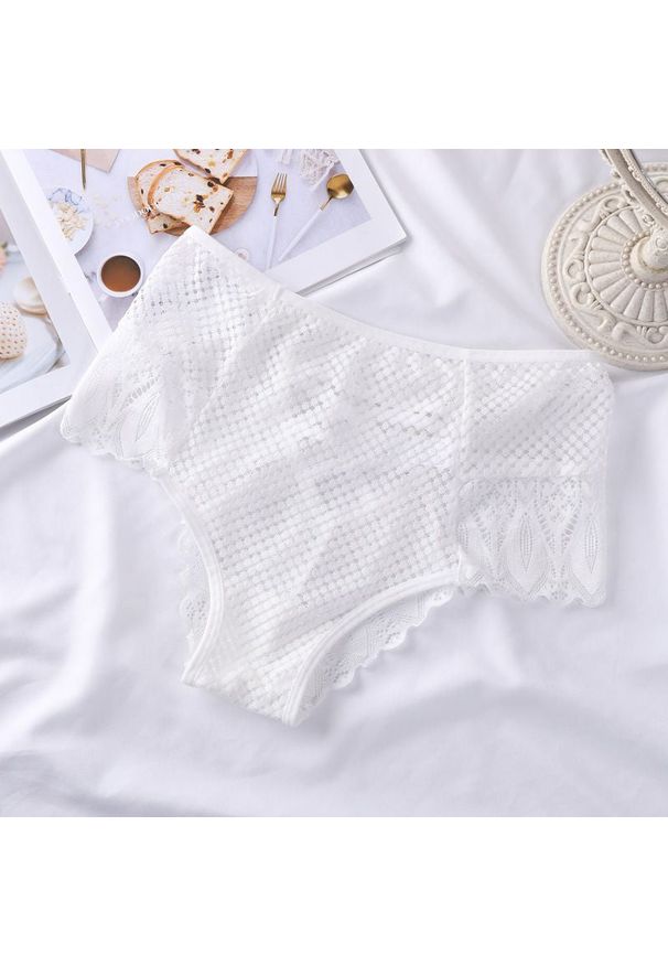 Intica - Figi koronkowe z wycięciami na romantyczne wieczory Jolyn. Kolor: biały. Materiał: koronka. Wzór: koronka
