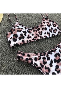 Intica - Bikini push-up ze stringami na plażę i basen UV odporne Andriette. Kolor: czerwony. Materiał: tkanina, materiał #11