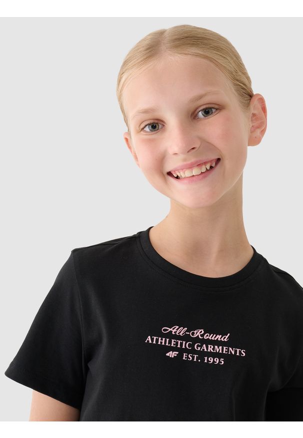 4f - 4F T-shirt z nadrukiem dziewczęcy - czarny 152 (11-12 lat). Okazja: na co dzień. Kolor: czarny. Materiał: bawełna, jersey, dzianina. Długość rękawa: krótki rękaw. Długość: krótkie. Wzór: nadruk. Sezon: lato. Styl: sportowy, klasyczny, casual