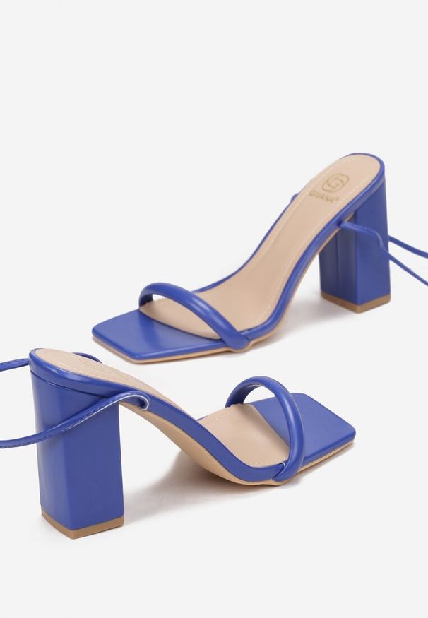 Renee - Niebieskie Sandały Eudilea. Zapięcie: pasek. Kolor: niebieski. Materiał: jeans. Wzór: aplikacja, gładki. Obcas: na obcasie. Styl: glamour. Wysokość obcasa: średni