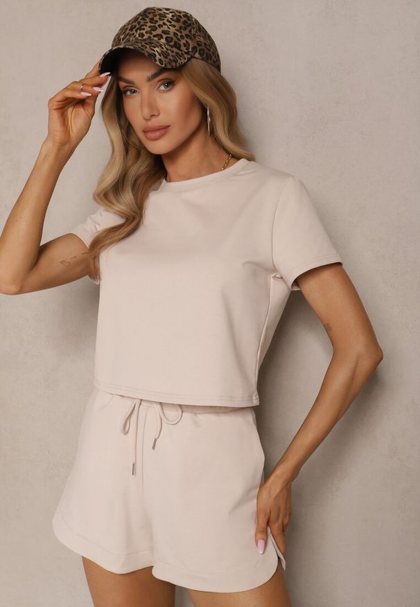 Renee - Jasnobeżowy Bawełniany T-shirt o Fasonie Cropped Galionela. Okazja: na co dzień. Kolor: beżowy. Materiał: bawełna. Sezon: lato, wiosna. Styl: casual