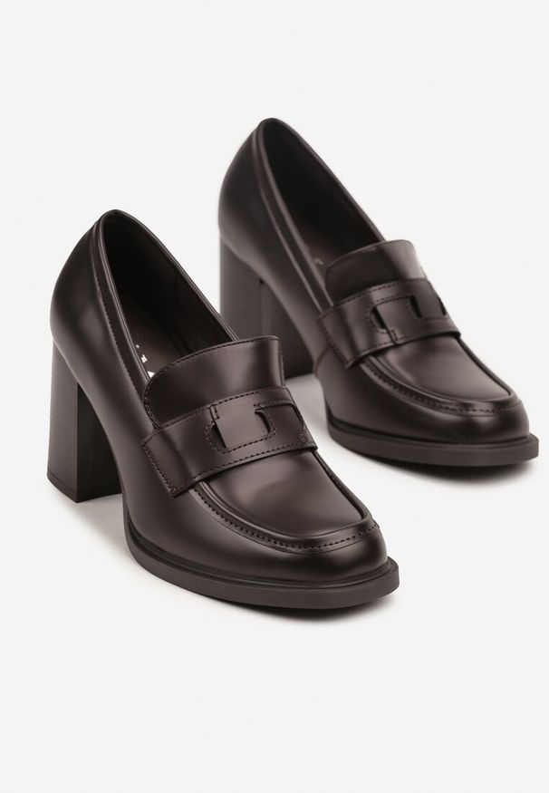 Renee - Brązowe Półbuty Mokasyny na Słupku Liarissa. Okazja: na co dzień. Kolor: brązowy. Materiał: jeans. Wzór: aplikacja. Obcas: na słupku. Styl: klasyczny, casual, elegancki