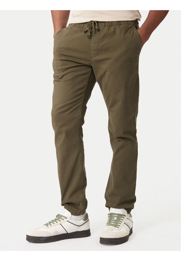 Tommy Jeans Joggery DM0DM23102 Khaki Regular Fit. Kolor: brązowy. Materiał: bawełna
