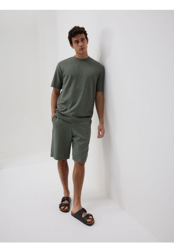 Reserved - Strukturalny t-shirt comfort fit - jasny zielony. Kolor: zielony. Materiał: dzianina