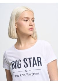 Big-Star - Koszulka damska o klasycznym kroju biała Brunona 101. Okazja: na co dzień. Kolor: biały. Materiał: jeans, bawełna, dzianina. Wzór: napisy, nadruk. Styl: klasyczny