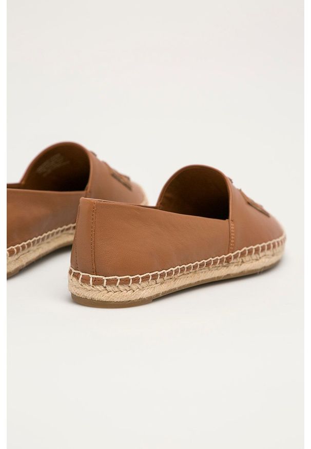 Tory Burch - Espadryle skórzane. Nosek buta: okrągły. Kolor: brązowy. Materiał: skóra