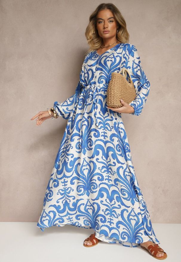 Renee - Niebieska Sukienka z Wiskozą o Rozkloszowanym Kroju w Abstrakcyjny Print Ridirinda. Kolor: niebieski. Materiał: wiskoza. Wzór: nadruk