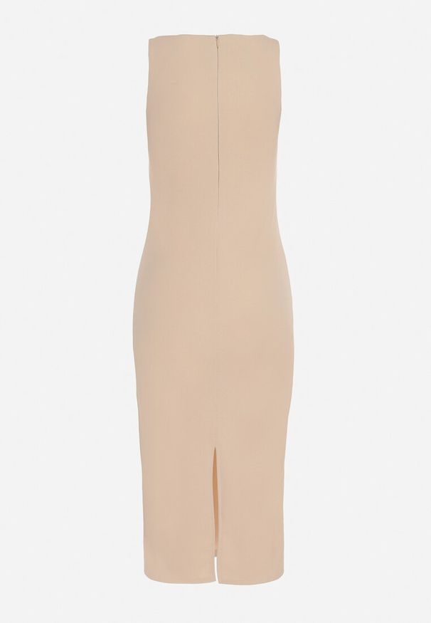 Born2be - Jasnobeżowa Sukienka z Wiskozą o Dopasowanym Kroju z Rozcięciem z Tyłu Denama. Okazja: na co dzień. Kolor: beżowy. Materiał: wiskoza. Styl: casual, elegancki, klasyczny