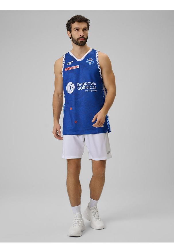 4f - 4F Koszulka meczowa replika wyjazdowa z sezonu 2025/26 męska 4F x MKS Dąbrowa Górnicza - niebieska 3XL. Kolor: niebieski. Materiał: skóra, dzianina. Wzór: nadruk. Sport: fitness, koszykówka