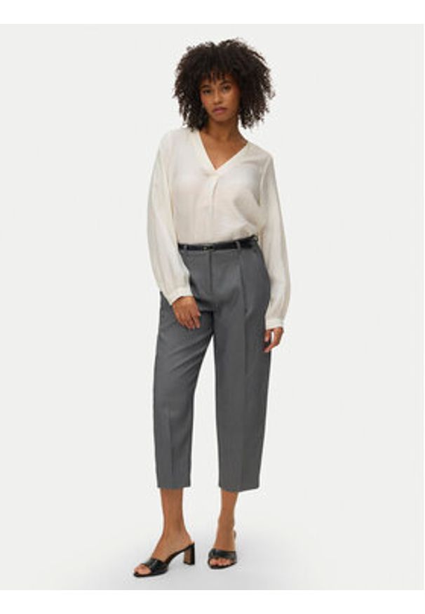 Vero Moda Bluzka Urli 10338835 Biały Regular Fit. Kolor: biały. Materiał: wiskoza