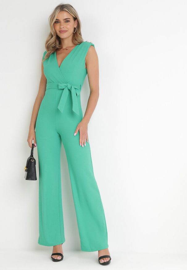 Born2be - Zielony Kombinezon z Kopertowym Dekoltem i Wiązaniem w Talii Vannessa. Kolekcja: dla wysokich. Kolor: zielony. Materiał: materiał, prążkowany. Długość: długie