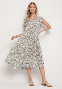 Born2be - Beżowo-Granatowa Bawełniana Sukienka o Rozkloszowanym Kroju z Falbanami i Dekoltem w Serek Ifforine. Okazja: na co dzień. Typ kołnierza: dekolt w serek. Kolor: beżowy. Materiał: bawełna. Styl: casual, elegancki #1