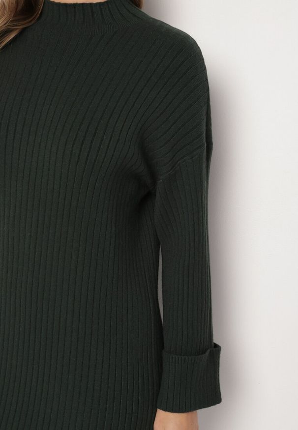 Born2be - Zielona Sweterkowa Sukienka z Wiskozą i Wywiniętymi Rękawami Gebiga. Okazja: na co dzień. Kolor: zielony. Materiał: wiskoza. Styl: elegancki, casual, klasyczny