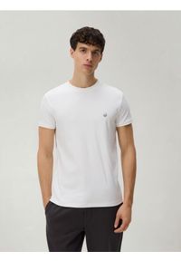 Reserved - Bawełniany t-shirt slim fit - złamana biel. Materiał: bawełna