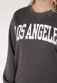 Born2be - Szara Bluza z Bawełną i Napisem Fezorla. Okazja: na co dzień. Kolor: szary. Materiał: bawełna. Wzór: napisy. Styl: klasyczny, casual, elegancki #3