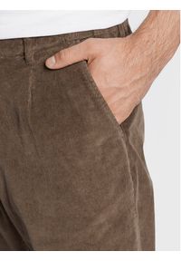 s.Oliver Spodnie materiałowe 2121837 Brązowy Relaxed Fit. Kolor: brązowy. Materiał: materiał, bawełna #4