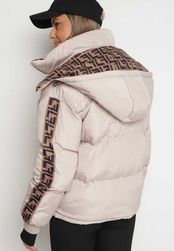 Born2be - Beżowa Dwustronna Kurtka Puffer z Odpinanym Kapturem i Kieszeniami Erisaria. Okazja: na spacer. Kolor: beżowy. Materiał: jeans, materiał. Styl: wizytowy, elegancki