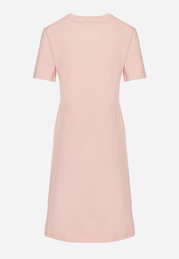 Born2be - Różowa Bawełniana Sukienka o Kroju Typu T-shirt Zdobiona Nadrukiem Nevolira. Okazja: na co dzień. Kolor: różowy. Materiał: bawełna. Wzór: aplikacja, nadruk. Styl: klasyczny, casual, elegancki