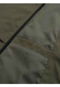 Ombre Clothing - Męska funkcjonalna kurtka przejściowa z kapturem – oliwkowa V2 - Rozmiar: S. Okazja: na co dzień. Typ kołnierza: kaptur. Kolor: oliwkowy. Materiał: tkanina, poliester, materiał. Wzór: gładki. Styl: casual #3