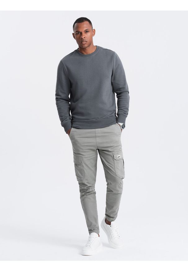 Ombre Clothing - Nierozpinana męska dresowa bluza BASIC – grafitowa V11. Okazja: na co dzień. Kolor: szary. Materiał: dresówka. Wzór: gładki. Styl: casual, klasyczny