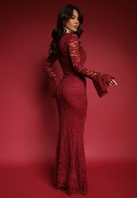 Renee - Bordowa Dopasowana Sukienka Zdobiona Koronką z Rozszerzanym Dołem Hannalis. Okazja: na studniówkę, na imprezę. Kolor: czerwony. Materiał: koronka. Wzór: koronka, aplikacja. Typ sukienki: dopasowane. Styl: elegancki #3