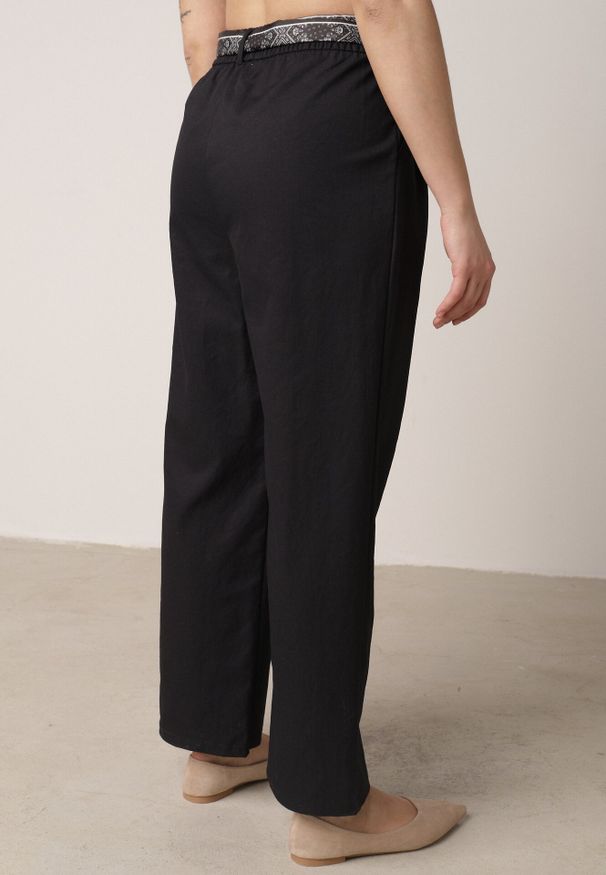 Born2be - Niebieskie Eleganckie Spodnie z Bawełny i Wiskozy z Materiałowym Paskiem-Apaszką Vetina. Okazja: na co dzień, na spotkanie biznesowe, do pracy. Kolor: niebieski. Materiał: wiskoza, bawełna, materiał. Styl: elegancki