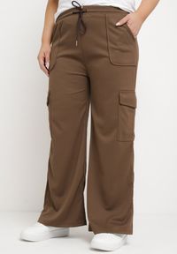 Born2be - Brązowe Spodnie z Gumką w Talii z Szerokimi Nogawkami i Dużymi Kieszeniami Ubavia. Kolor: brązowy. Materiał: tkanina #1