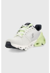 On Running - On-running buty do biegania Cloudflyer kolor biały. Kolor: biały. Materiał: guma, tworzywo sztuczne. Szerokość cholewki: normalna. Sport: bieganie