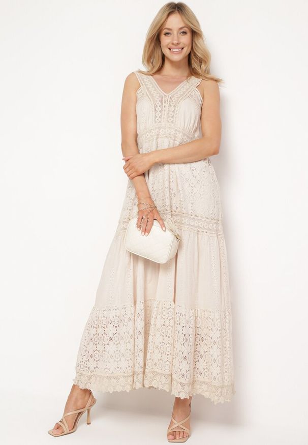 Born2be - Beżowa Koronkowa Sukienka na Szerokich Ramiączkach z Falbanką Disella. Okazja: na spacer. Kolor: beżowy. Materiał: koronka. Długość rękawa: na ramiączkach. Styl: elegancki