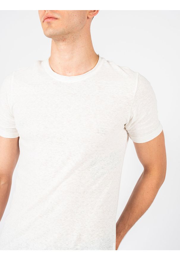 Xagon Man T-Shirt "Lino" | P2308 2JX 2405 | Mężczyzna | Kremowy. Okazja: na co dzień. Kolor: kremowy. Materiał: bawełna, len. Styl: casual