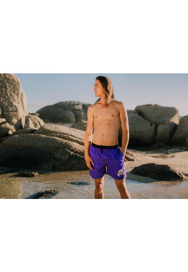 GUGGEN MOUNTAIN - Męskie kąpielówki z wzorem wysokiej jakości nadruk. Kolor: fioletowy. Materiał: poliester. Wzór: nadruk. Styl: sportowy