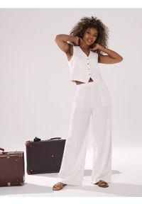 Sinsay - Spodnie wide leg z ozdobnymi przeszyciami - kremowy. Kolor: kremowy #1