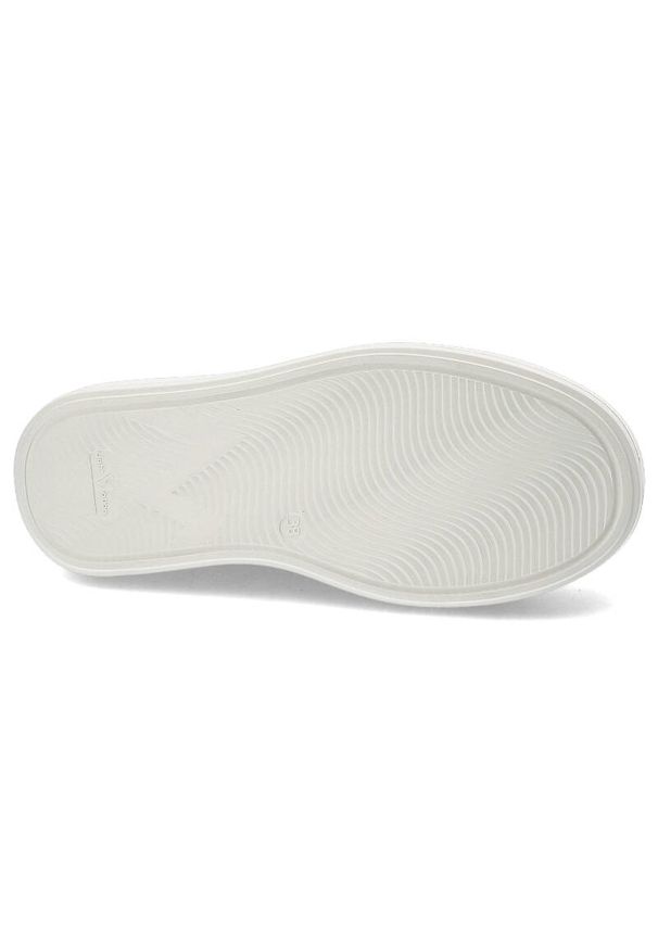 Białe Sneakersy Armodo Stylowe Obuwie Damskie Z Nadrukiem. Okazja: na co dzień. Kolor: biały. Materiał: jeans. Wzór: nadruk. Sezon: lato
