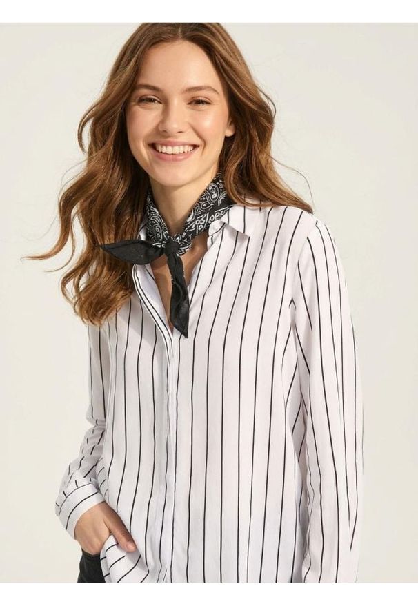 Sinsay - Wiskozowa koszula w paski - wielobarwny. Materiał: wiskoza. Wzór: paski