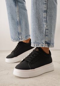 Renee - Czarne Sneakersy VICES Ozdobione Gwiazdą i Błyszczącą Wstawką Oranatta. Okazja: na co dzień. Kolor: czarny. Materiał: jeans. Wzór: aplikacja #5