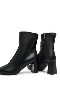 Steve Madden Botki Hurst SM11003498 Czarny. Kolor: czarny. Materiał: skóra