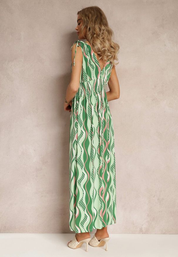 Renee - Zielona Wiskozowa Sukienka Maxi z Gumkami w Pasie i Ściągaczami na Ramionach Kaesa. Okazja: na co dzień. Typ kołnierza: dekolt kopertowy. Kolor: zielony. Materiał: wiskoza. Sezon: wiosna, lato. Typ sukienki: kopertowe. Styl: casual. Długość: maxi