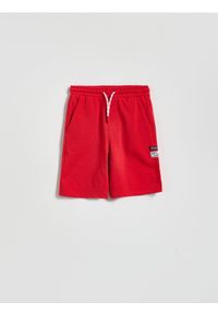 Reserved - Bawełniane szorty - czerwony. Kolor: czerwony. Materiał: bawełna. Wzór: gładki #1
