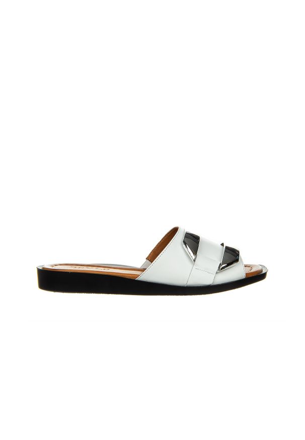 Klapki Bayla-161 037 34 02 White 161448, Biały, Skóra naturalna - 37. Okazja: na co dzień. Kolor: biały. Materiał: skóra. Wzór: aplikacja. Sezon: lato. Obcas: na obcasie. Styl: elegancki, casual. Wysokość obcasa: średni