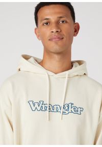 Wrangler - WRANGLER GRAPHIC HOODIE MĘSKA BLUZA LOGO NADRUK TURTLEDOVE W674I3C23. Wzór: nadruk