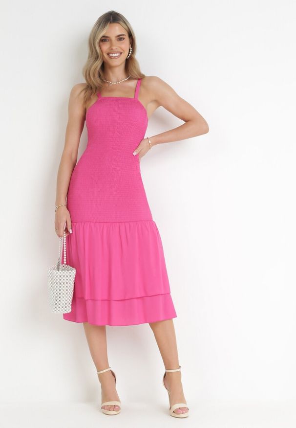 Born2be - Fuksjowa Wiskozowa Sukienka Midi o Dopasowanym Fasonie Ilynn. Typ kołnierza: dekolt kwadratowy. Kolor: różowy. Materiał: wiskoza. Długość rękawa: na ramiączkach. Długość: midi