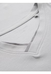 Ombre Clothing - T-shirt męski z kontrastowymi wstawkami i dekoltem w serek – jasnoszary V4 OM-TSCT-0198 - XXL. Okazja: na co dzień. Typ kołnierza: dekolt w serek. Kolor: szary. Materiał: dzianina, materiał, bawełna. Długość: krótkie. Styl: sportowy, casual #9