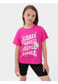 4f - T-shirt z nadrukiem dziewczęcy - różowy. Okazja: na co dzień. Kolor: różowy. Materiał: bawełna, dzianina, jersey. Długość rękawa: krótki rękaw. Długość: krótkie. Wzór: nadruk. Sezon: lato. Styl: casual, klasyczny, sportowy