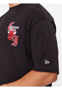 New Era T-Shirt Chicago Bulls Team Graphic 60416331 Czarny Regular Fit. Kolor: czarny. Materiał: bawełna