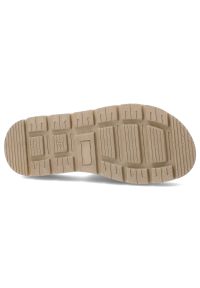 Złote Klapki Armodo Stylowe Płaskie Obuwie Damskie. Okazja: na spacer, na co dzień. Kolor: złoty. Materiał: jeans. Sezon: lato. Styl: elegancki #6