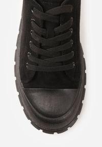 Born2be - Czarne Sneakersy Vices na Grubej Tłoczonej Podeszwie z Perforacją Lealita. Okazja: na co dzień. Kolor: czarny. Materiał: jeans. Szerokość cholewki: normalna #8