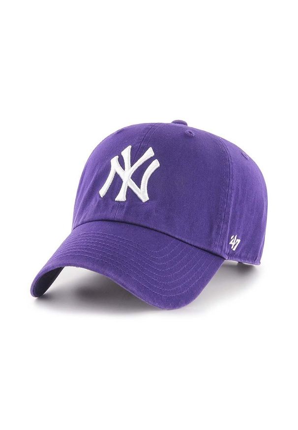 47 Brand - 47brand czapka z daszkiem bawełniana MLB New York Yankees kolor fioletowy z aplikacją. Kolor: fioletowy. Materiał: bawełna. Wzór: aplikacja