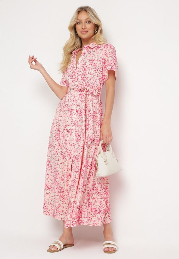 Born2be - Różowa Koszulowa Sukienka w Kwiaty Zapinana na Guziki z Materiałowym Paskiem Eseria. Kolor: różowy. Materiał: materiał. Wzór: kwiaty. Typ sukienki: koszulowe