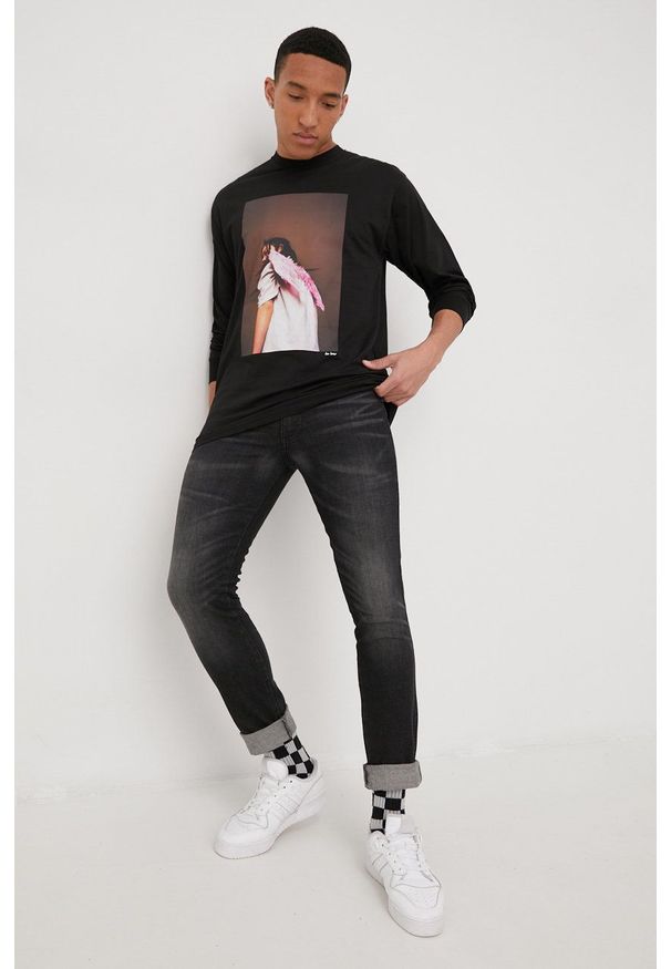 Vans longsleeve bawełniany X SARA LORUSSO kolor czarny z nadrukiem. Kolor: czarny. Materiał: bawełna. Długość rękawa: długi rękaw. Wzór: nadruk