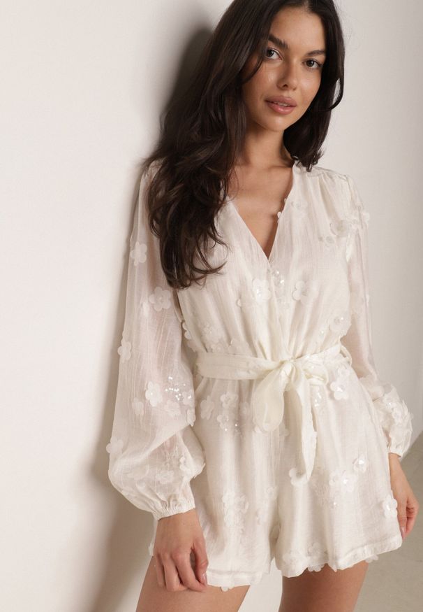 Born2be - Beżowy Kopertowy Kombinezon z Tencelu Ozdobiony Kwiatkami 3D i Cekinami Adralila. Okazja: na co dzień. Kolor: beżowy. Materiał: materiał, poliester. Wzór: aplikacja, kwiaty. Styl: elegancki, klasyczny, casual